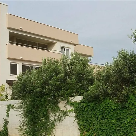Di Hotel